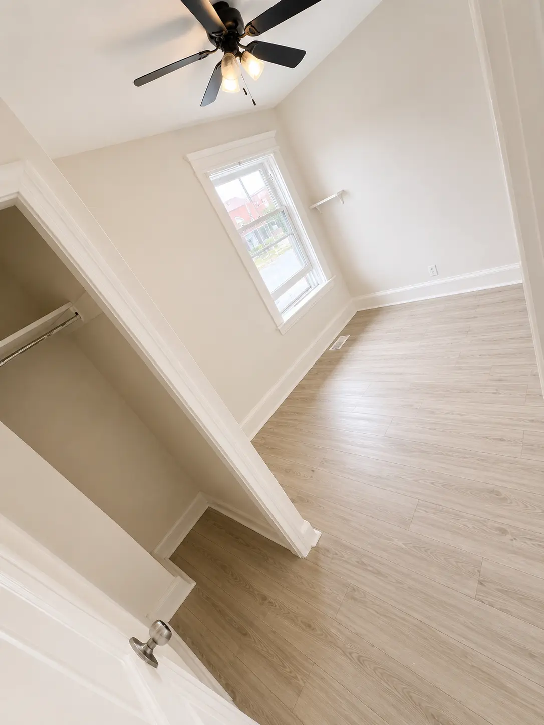 224 First Av West (full house)